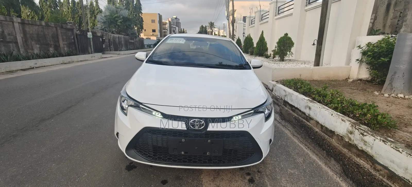 Toyota Corolla SE 2023 White