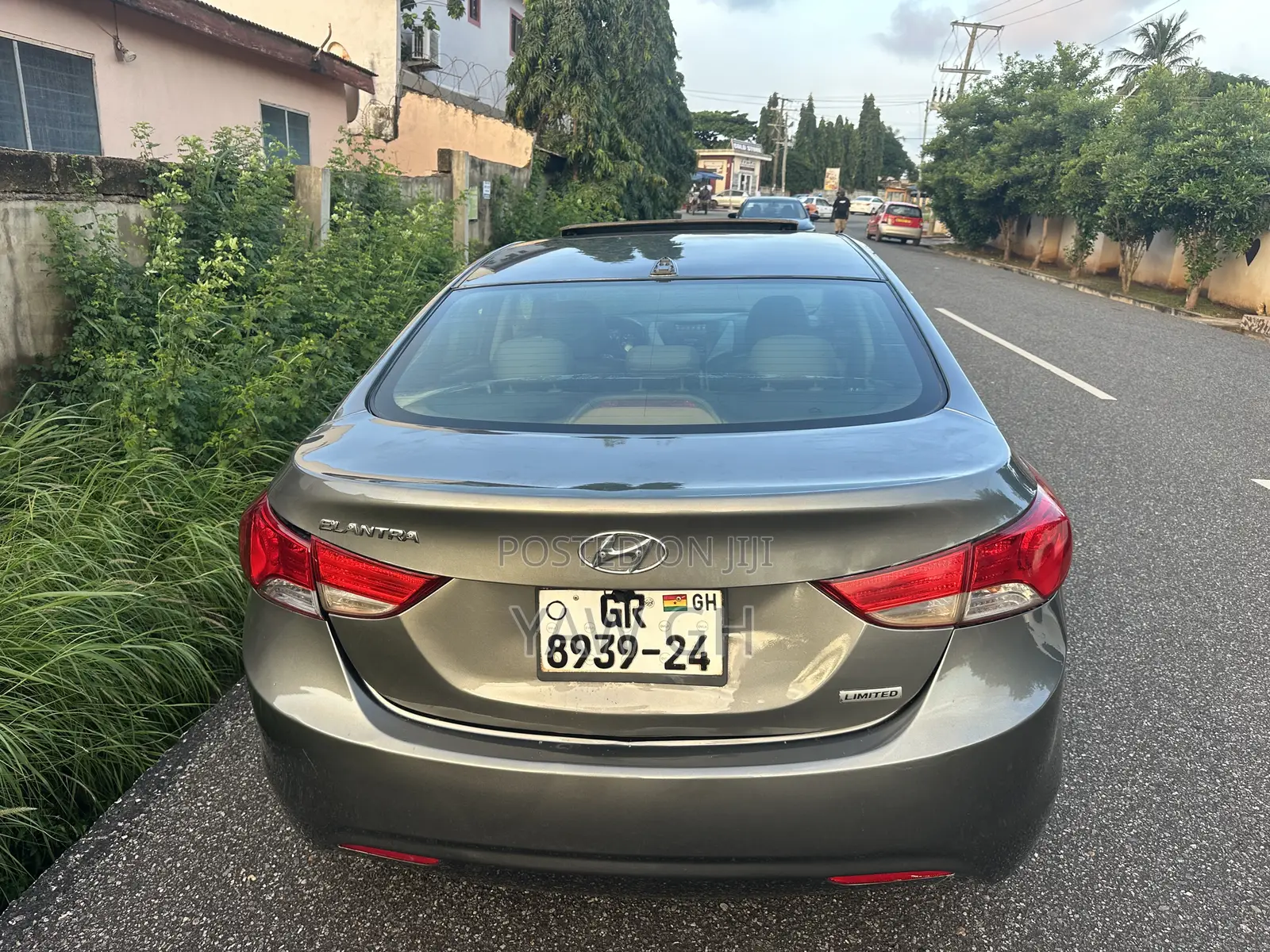 Hyundai Elantra Limited Sedan FWD (1.8L 4cyl 6A) 2013 Gray