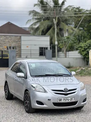 Toyota Belta 2010 Silver