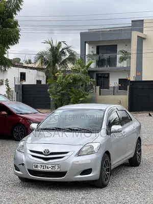 Toyota Belta 2010 Silver