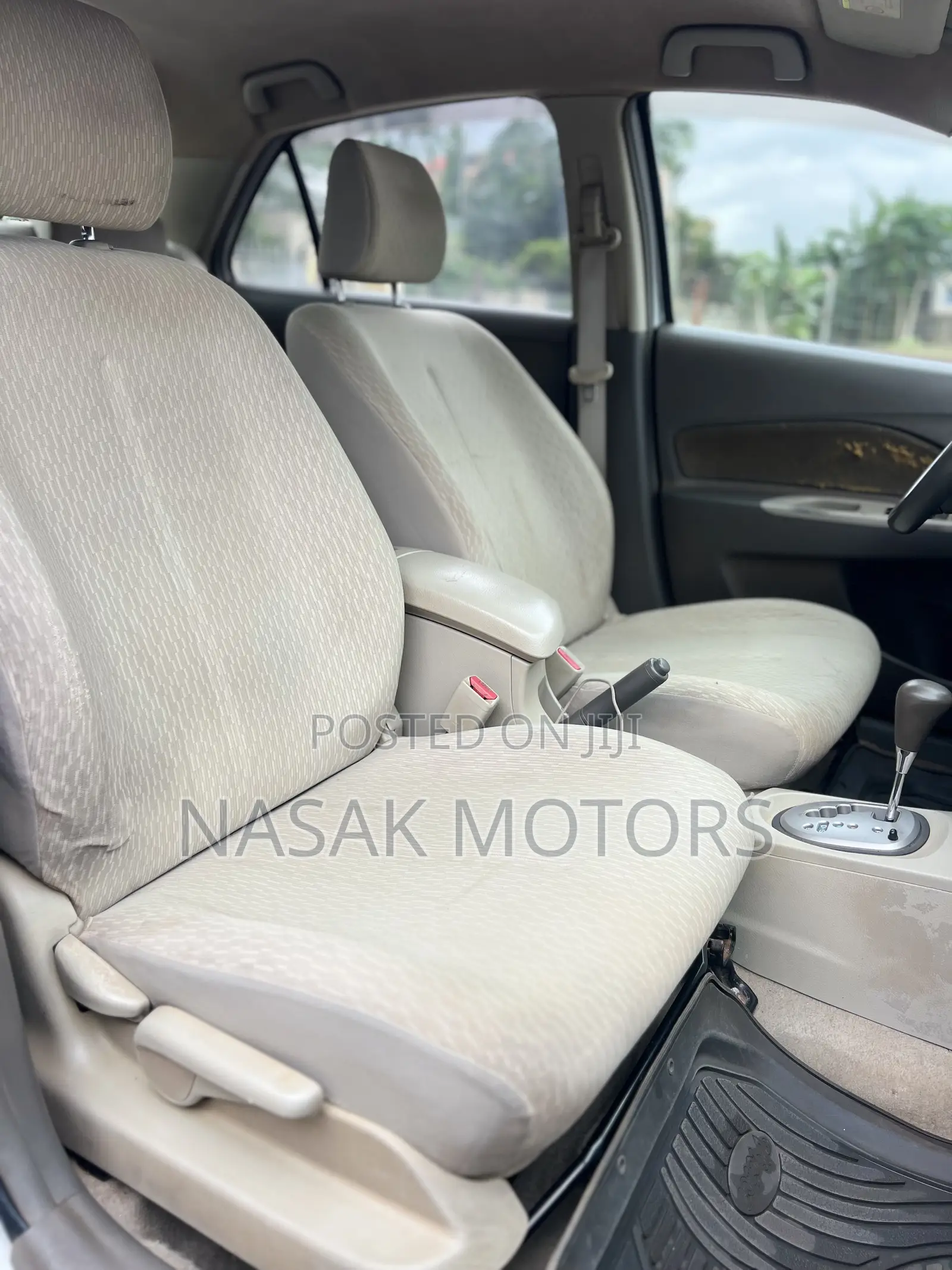 Toyota Belta 2010 Silver