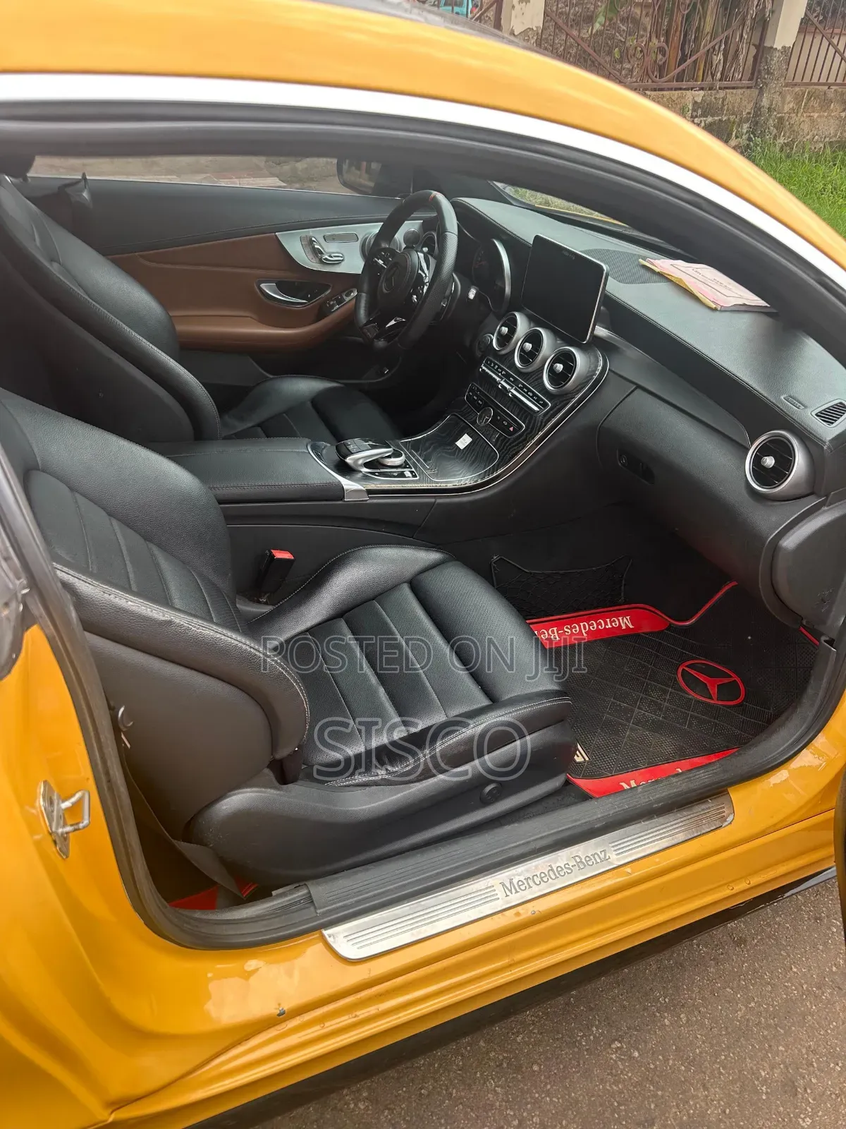 Mercedes-Benz C300 Base 4Matic Coupe AWD (2.0L 4cyl 7A) 2017 Yellow