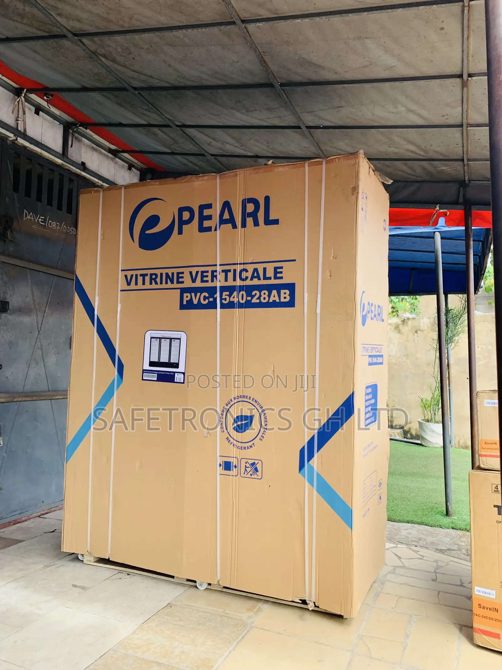 Just Grab Pearl PVC-1540-28ab Three-Door Glass Display Fridge