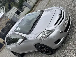 Toyota Belta 2012 Silver