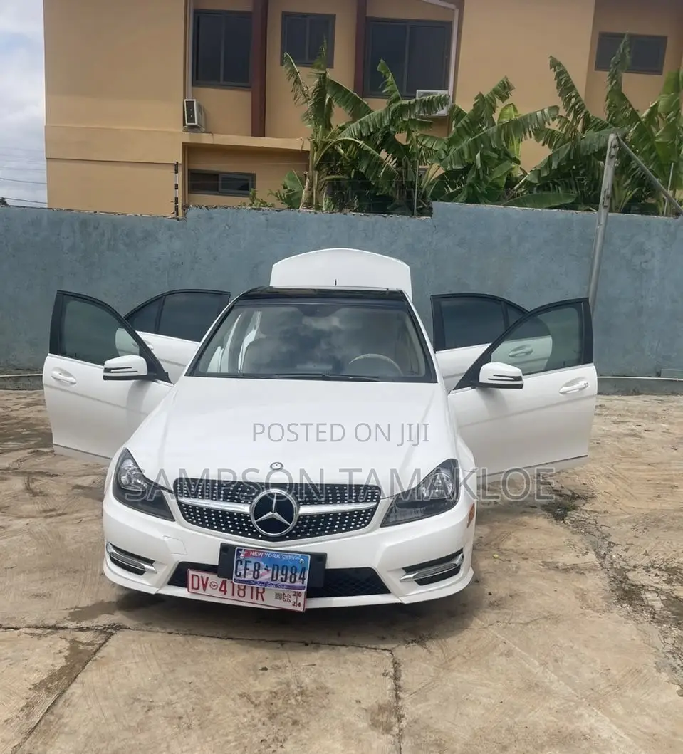 Mercedes-Benz C300 Sport 4Matic Sedan AWD (3.0L 6cyl 7A) 2012 White