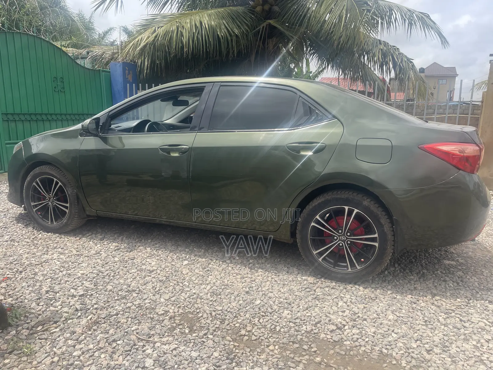 Toyota Corolla LE Eco (1.8L 4cyl 2A) 2018 Green