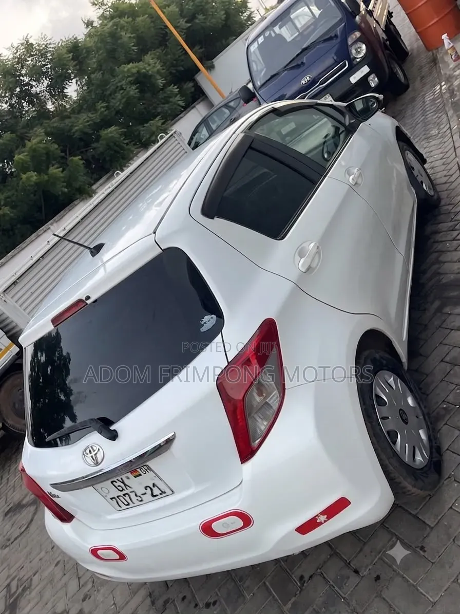 Toyota Vitz 2012 White