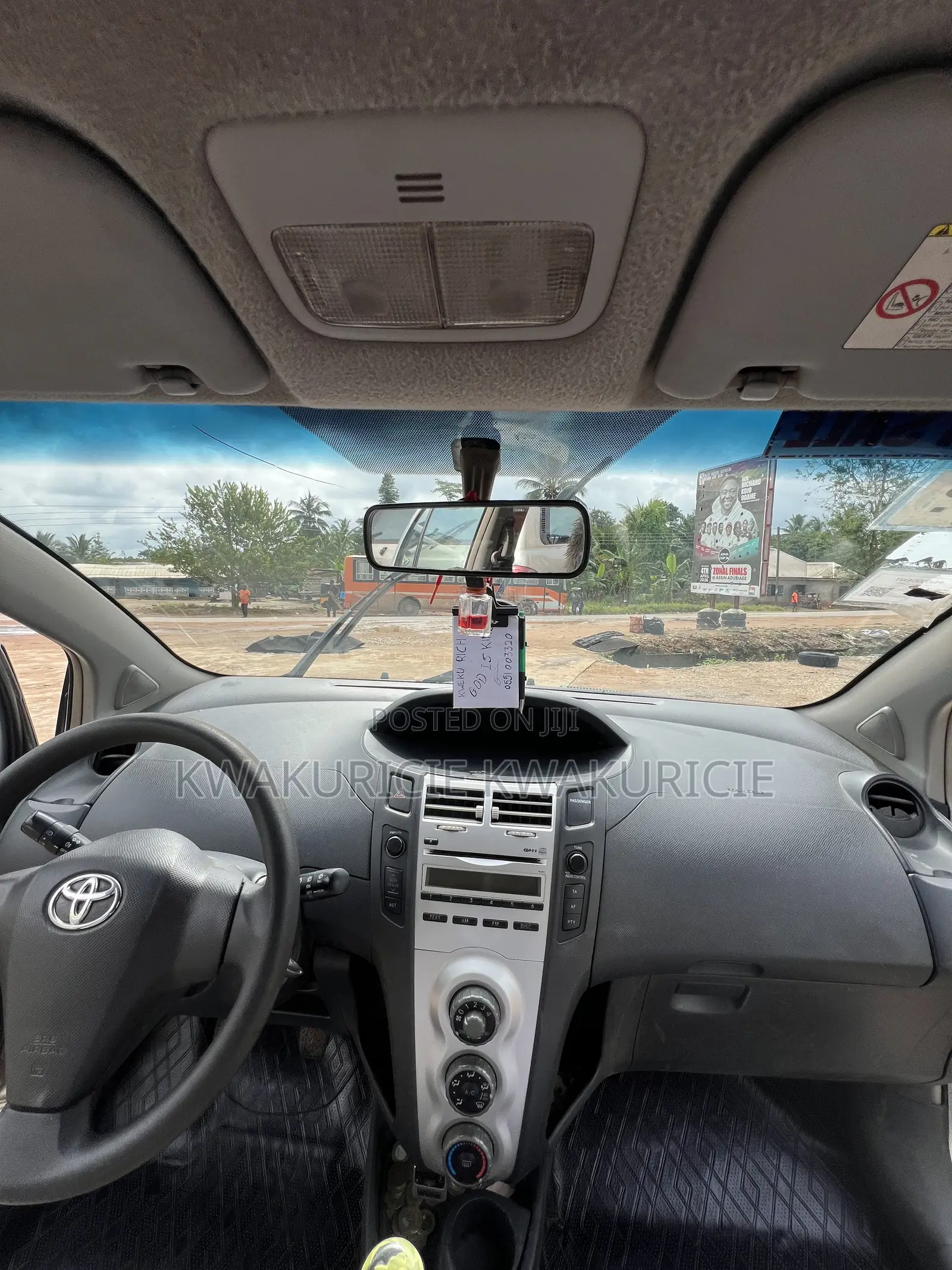 Toyota Yaris 2013 Silver