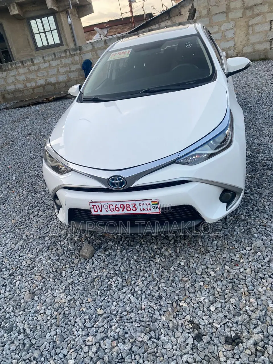 Toyota Corolla XLE (1.8L 4cyl 2A) 2018 White