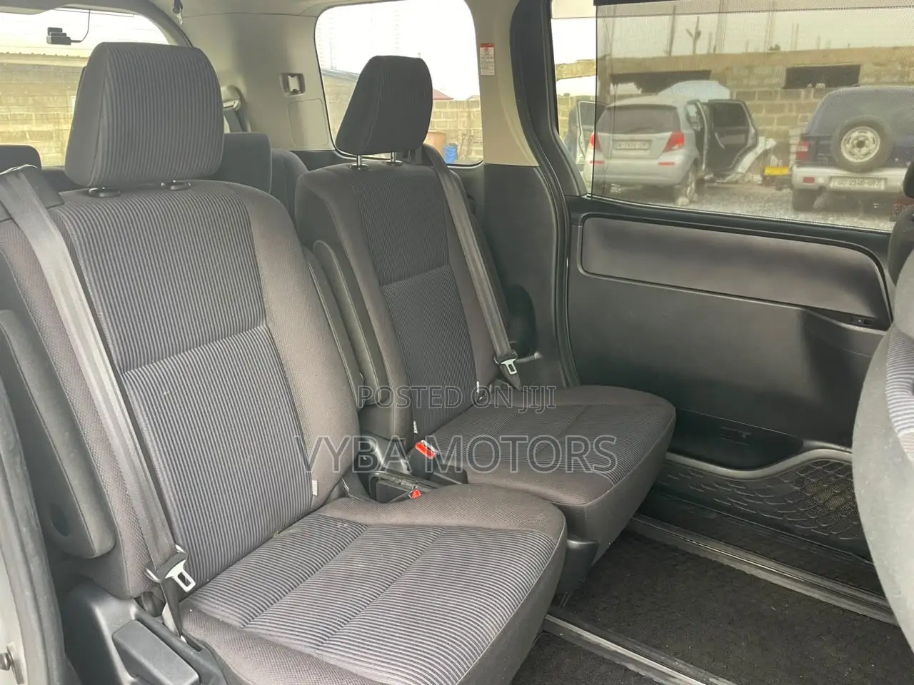 Toyota Voxy V 2WD 7-Seater 2015 Silver