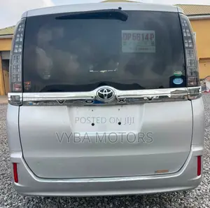 Toyota Voxy V 2WD 7-Seater 2015 Silver