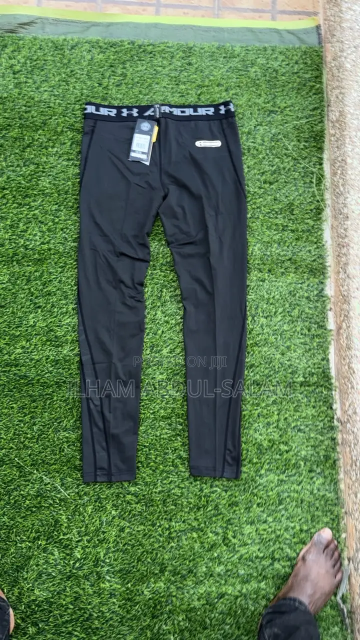 Black Under Armour Inner Stretch