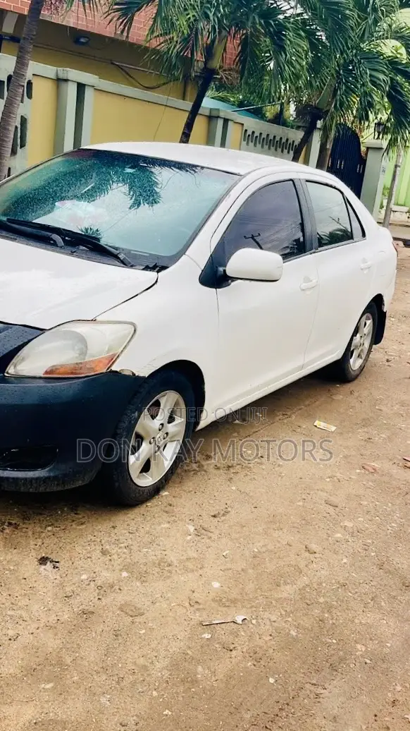 Toyota Yaris 2009 White