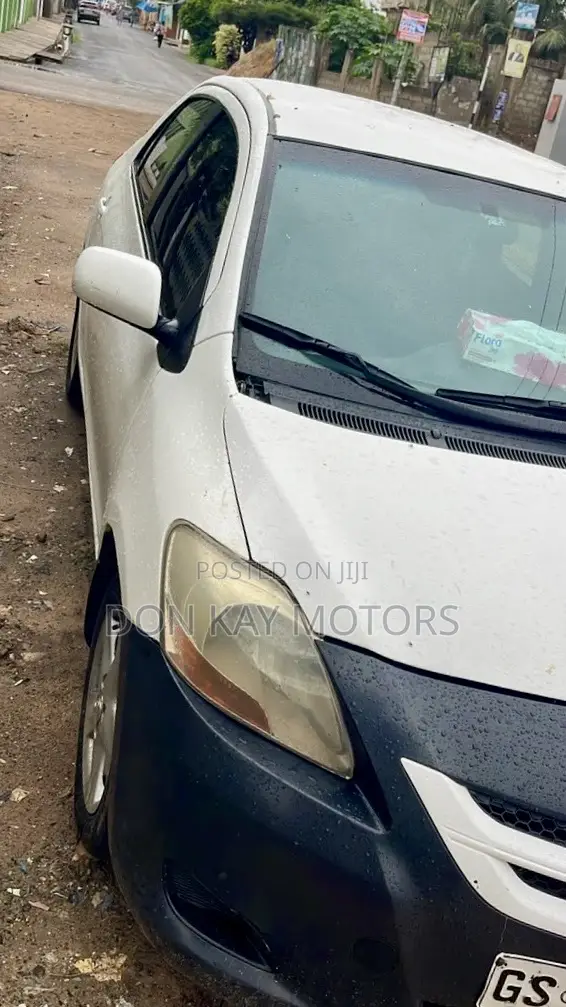 Toyota Yaris 2009 White