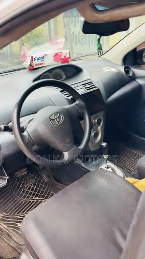 Toyota Yaris 2009 White