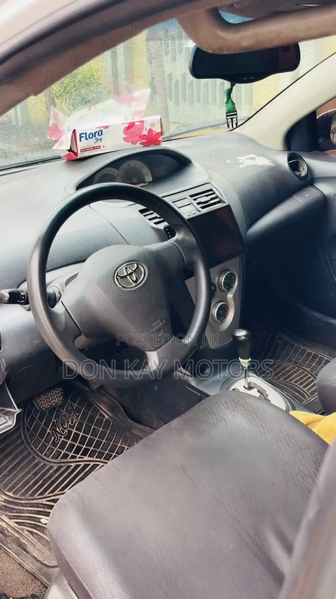 Toyota Yaris 2009 White