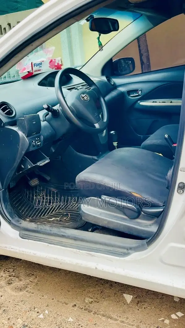 Toyota Yaris 2009 White