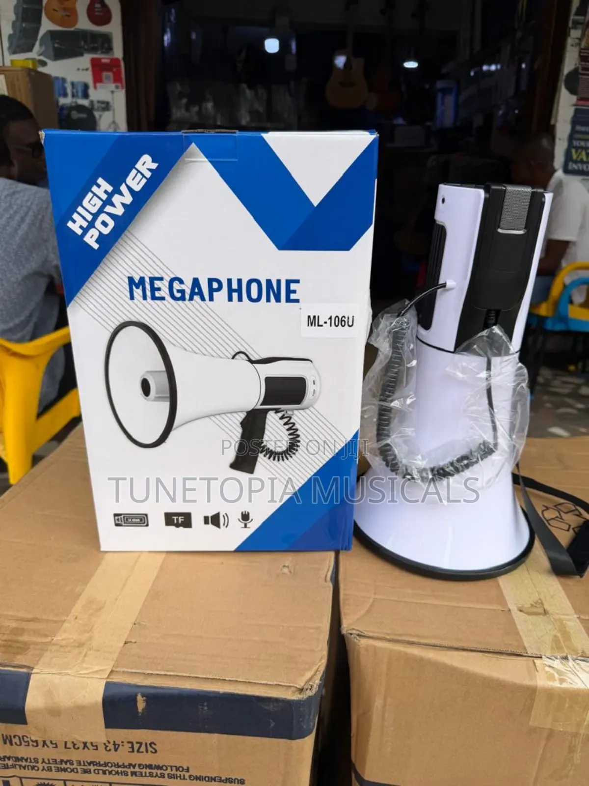 Ml-106u High-Power Megaphone Featuring a Detachable Microphone.