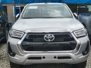 New Toyota Hilux 2025 Silver