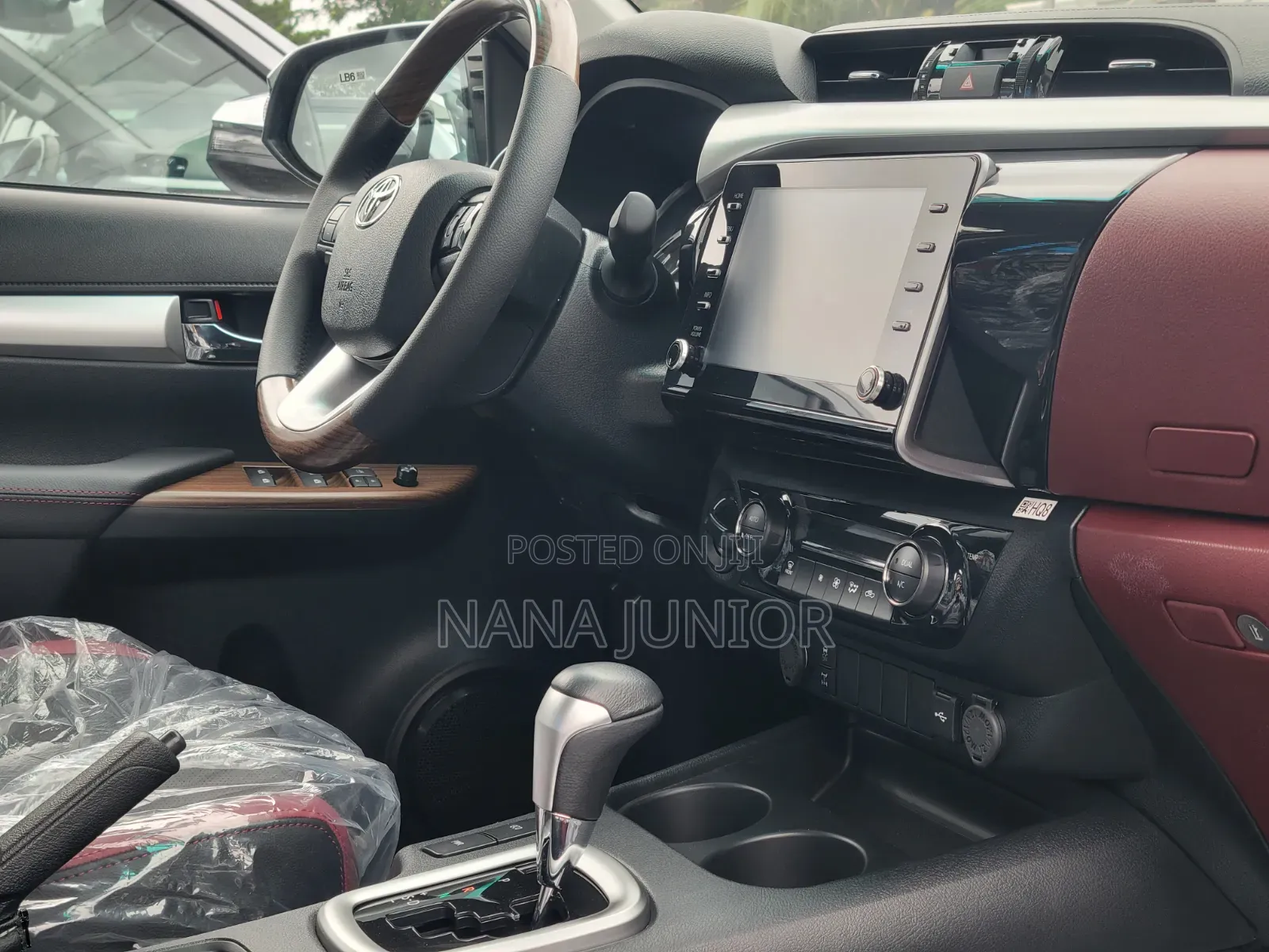 New Toyota Hilux 2025 Silver