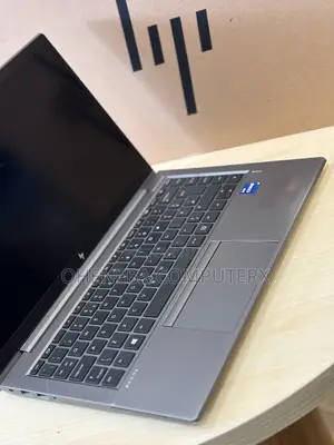 New Laptop HP ZBook Firefly G8 16GB Intel Core i7 SSD 512GB