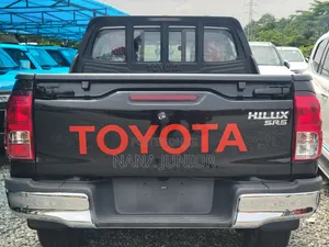 Toyota Hilux 2016 Black