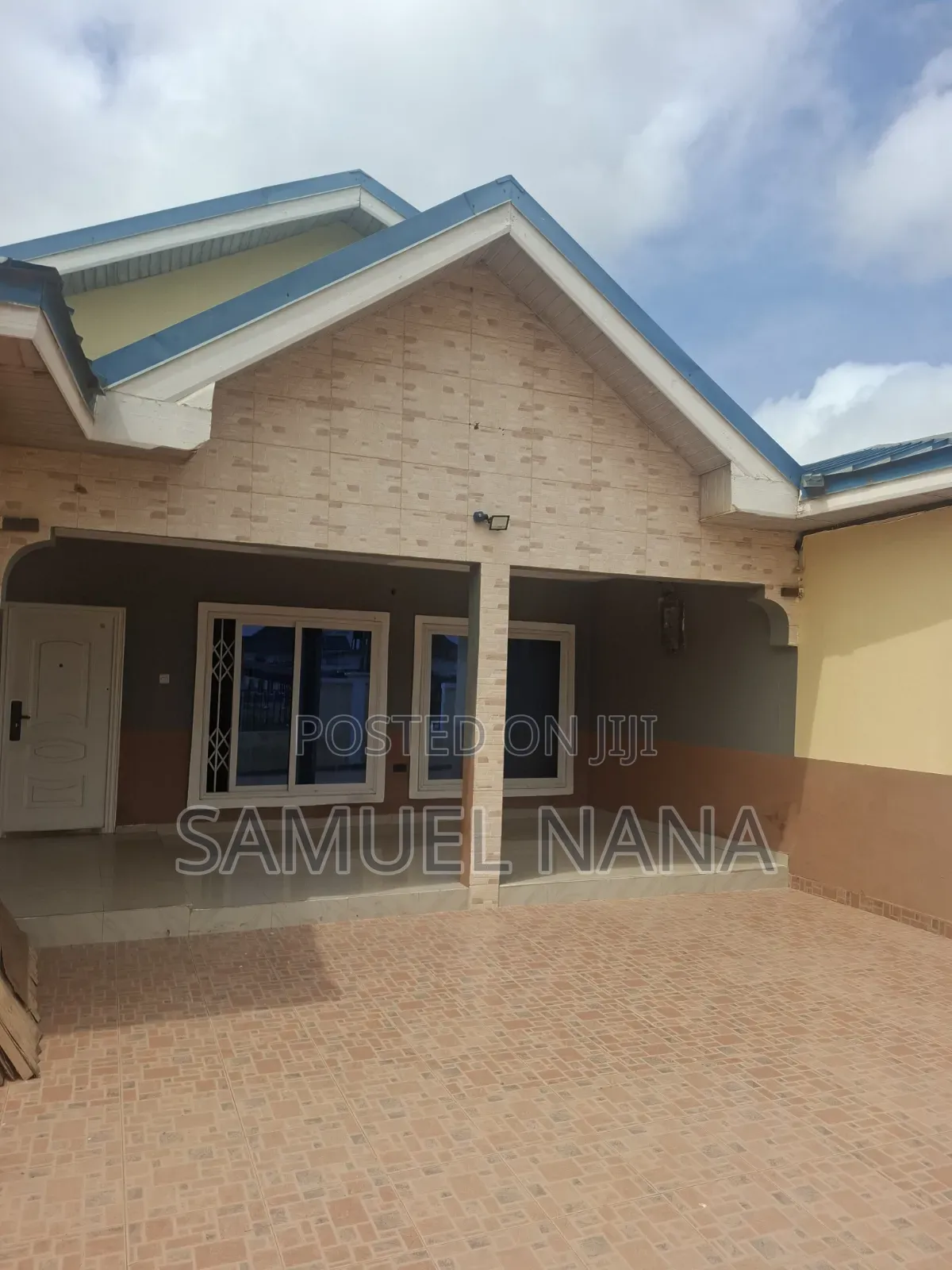 Furnished 4bdrm House in Golf City, Estate, Community 25 for sale