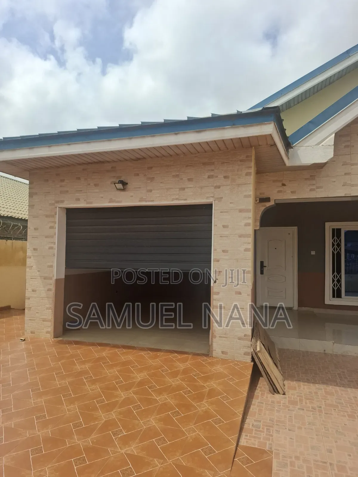 Furnished 4bdrm House in Golf City, Estate, Community 25 for sale