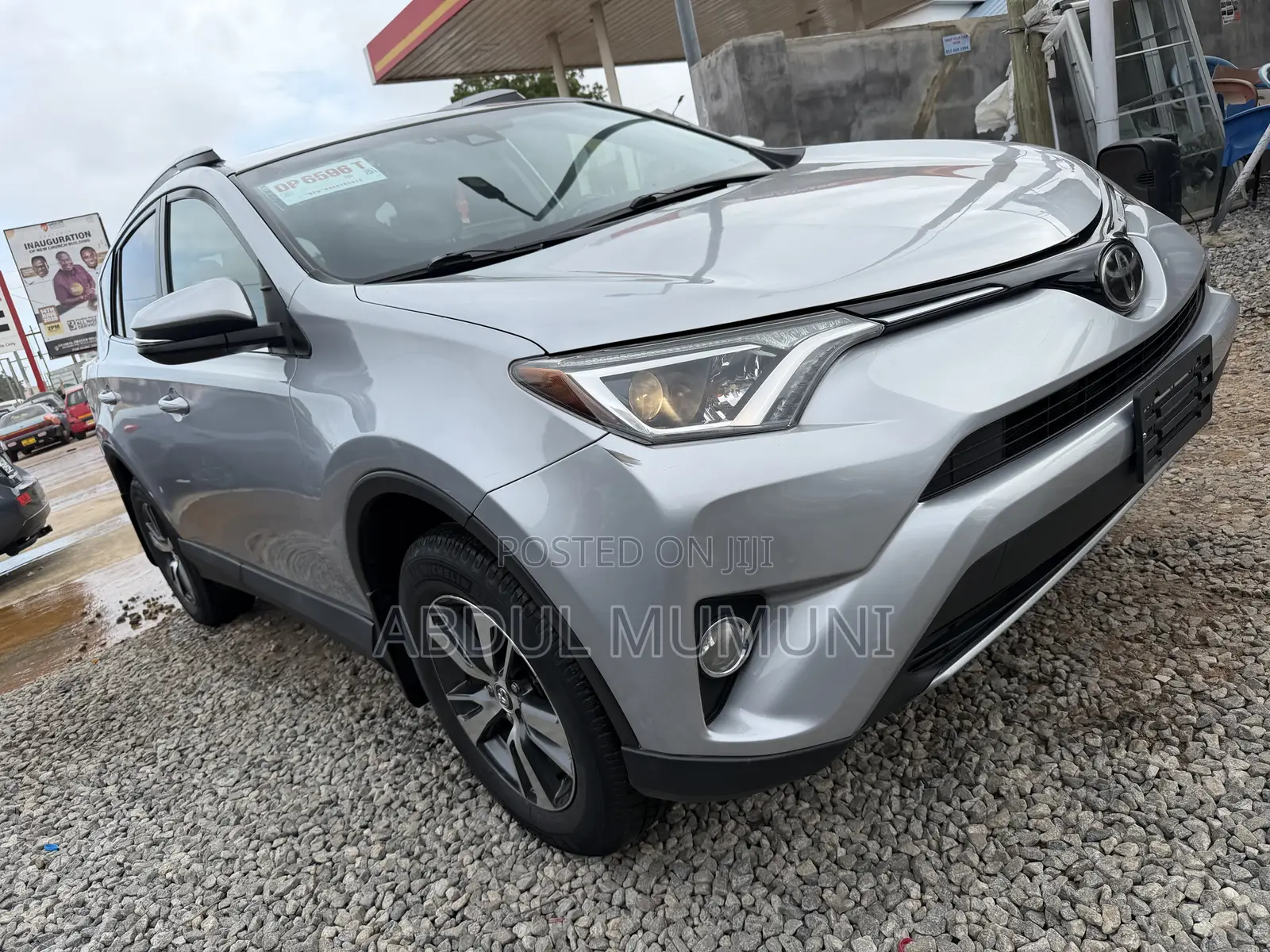 Toyota RAV4 XLE 4dr SUV (2.5L 4cyl 6A) 2018 Silver