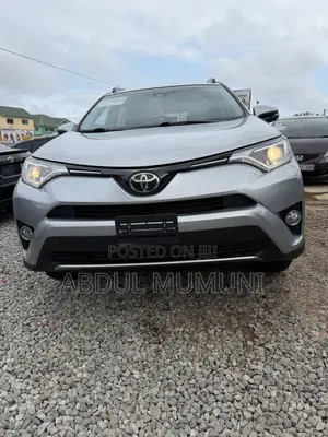 Toyota RAV4 XLE 4dr SUV (2.5L 4cyl 6A) 2018 Silver