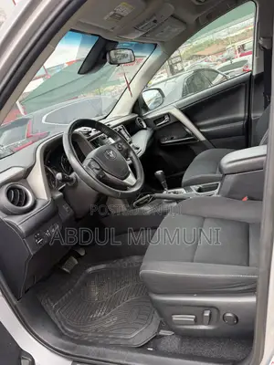 Toyota RAV4 XLE 4dr SUV (2.5L 4cyl 6A) 2018 Silver