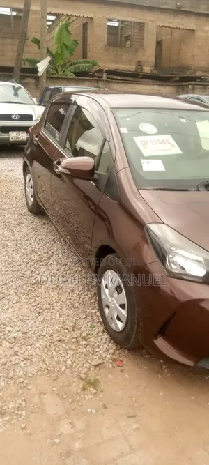 Toyota Vitz 1.3 AWD 5dr 2014 Brown