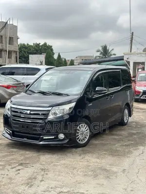 Toyota Noah 1.8 FWD Hybrid (7 seater) 2015 Black