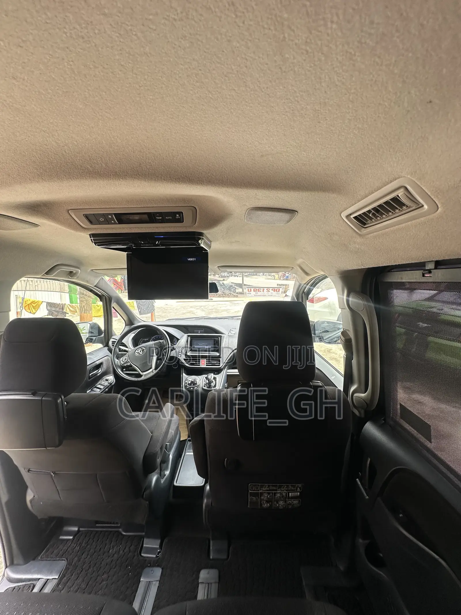 Toyota Noah 1.8 FWD Hybrid (7 seater) 2015 Black