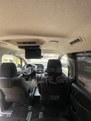 Toyota Noah 1.8 FWD Hybrid (7 seater) 2015 Black