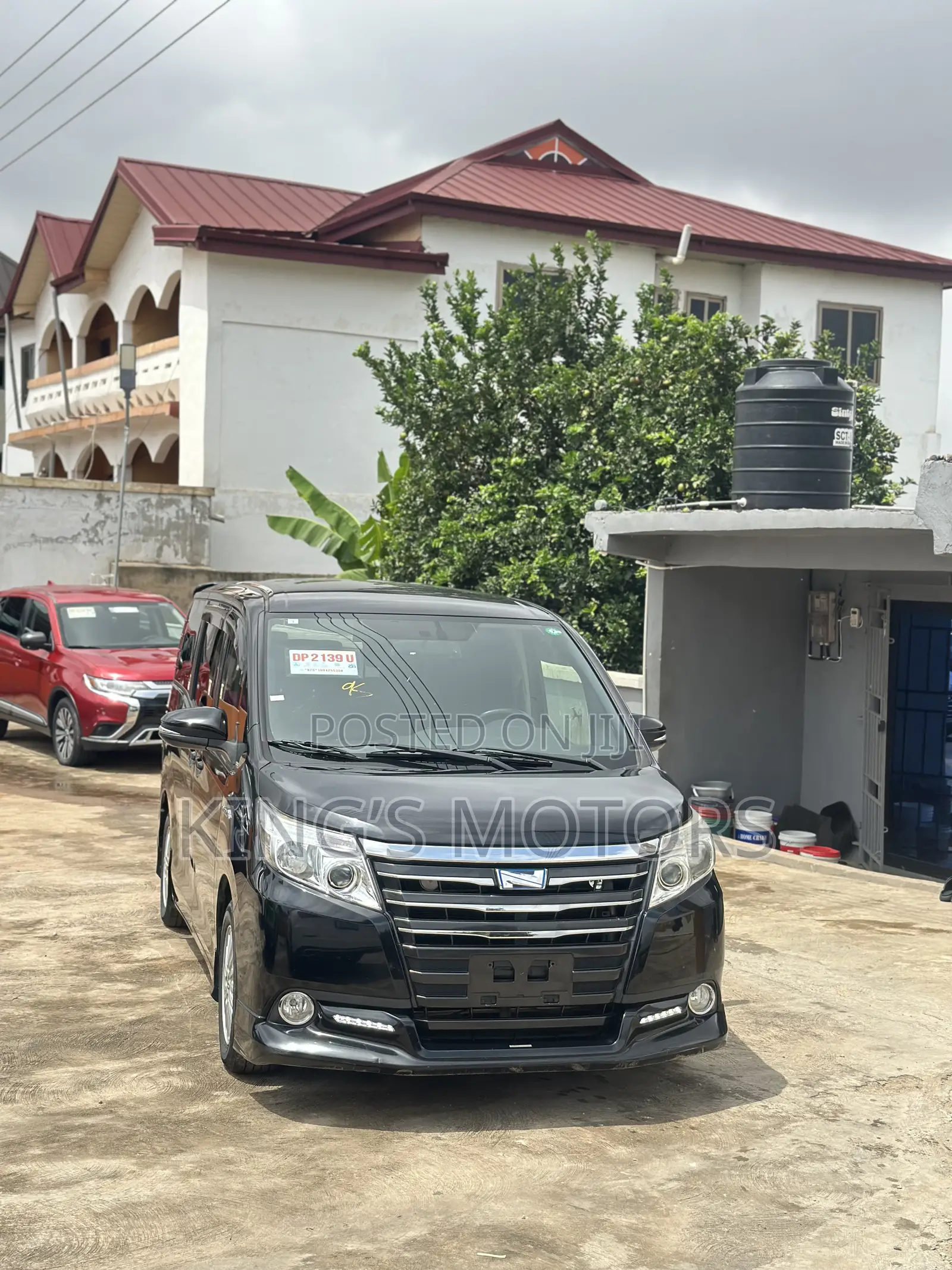 Toyota Noah 1.8 FWD Hybrid (7 seater) 2015 Black