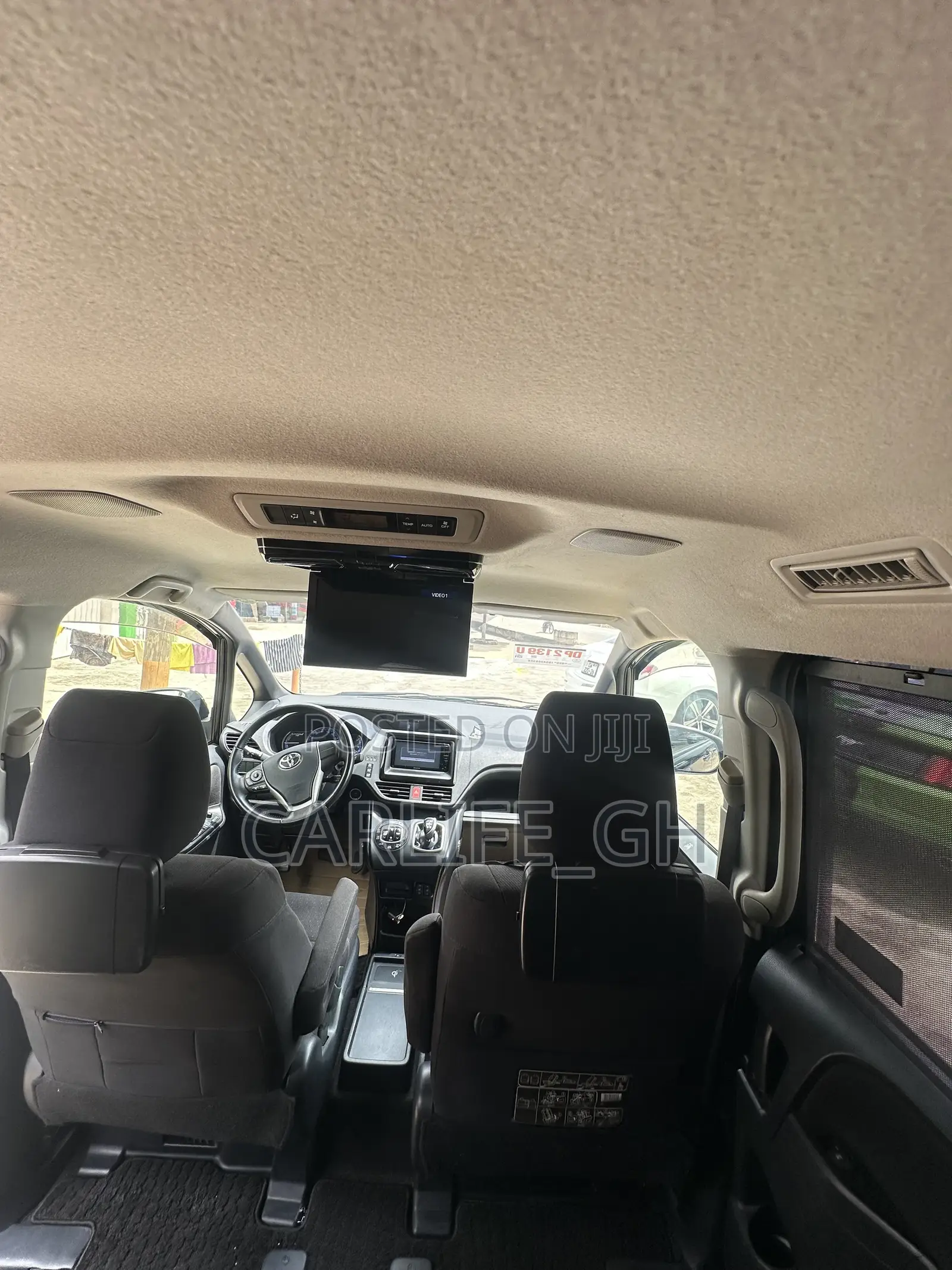 Toyota Noah 1.8 FWD Hybrid (7 seater) 2015 Black
