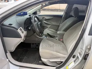 Toyota Corolla LE 4dr Sedan (1.8L 4cyl 4A) 2013 Silver