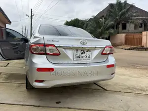 Toyota Corolla LE 4dr Sedan (1.8L 4cyl 4A) 2013 Silver