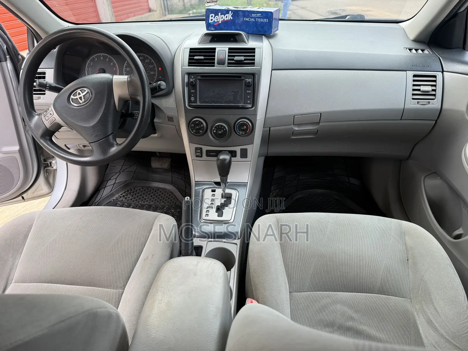 Toyota Corolla LE 4dr Sedan (1.8L 4cyl 4A) 2013 Silver
