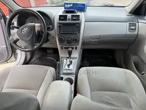 Toyota Corolla LE 4dr Sedan (1.8L 4cyl 4A) 2013 Silver