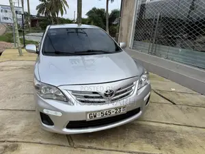 Toyota Corolla LE 4dr Sedan (1.8L 4cyl 4A) 2013 Silver