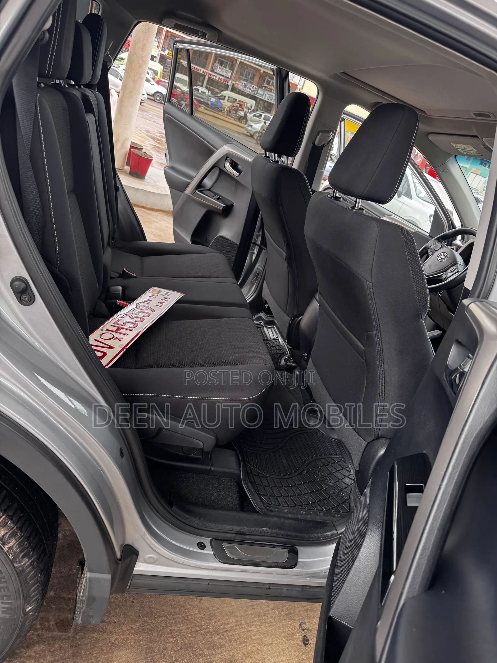 Toyota RAV4 XLE 4dr SUV AWD (2.5L 4cyl 6A) 2018 Silver