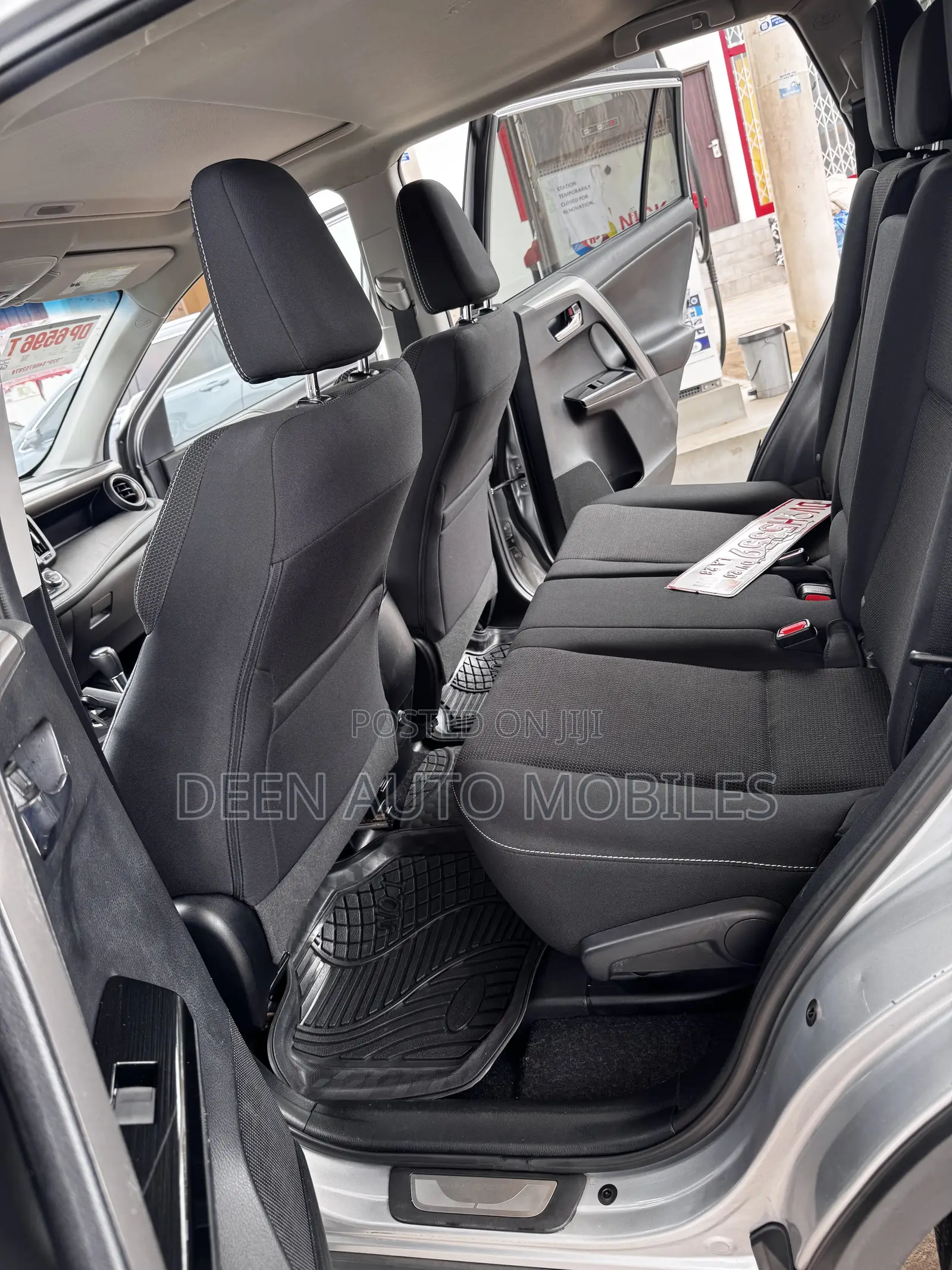 Toyota RAV4 XLE 4dr SUV AWD (2.5L 4cyl 6A) 2018 Silver