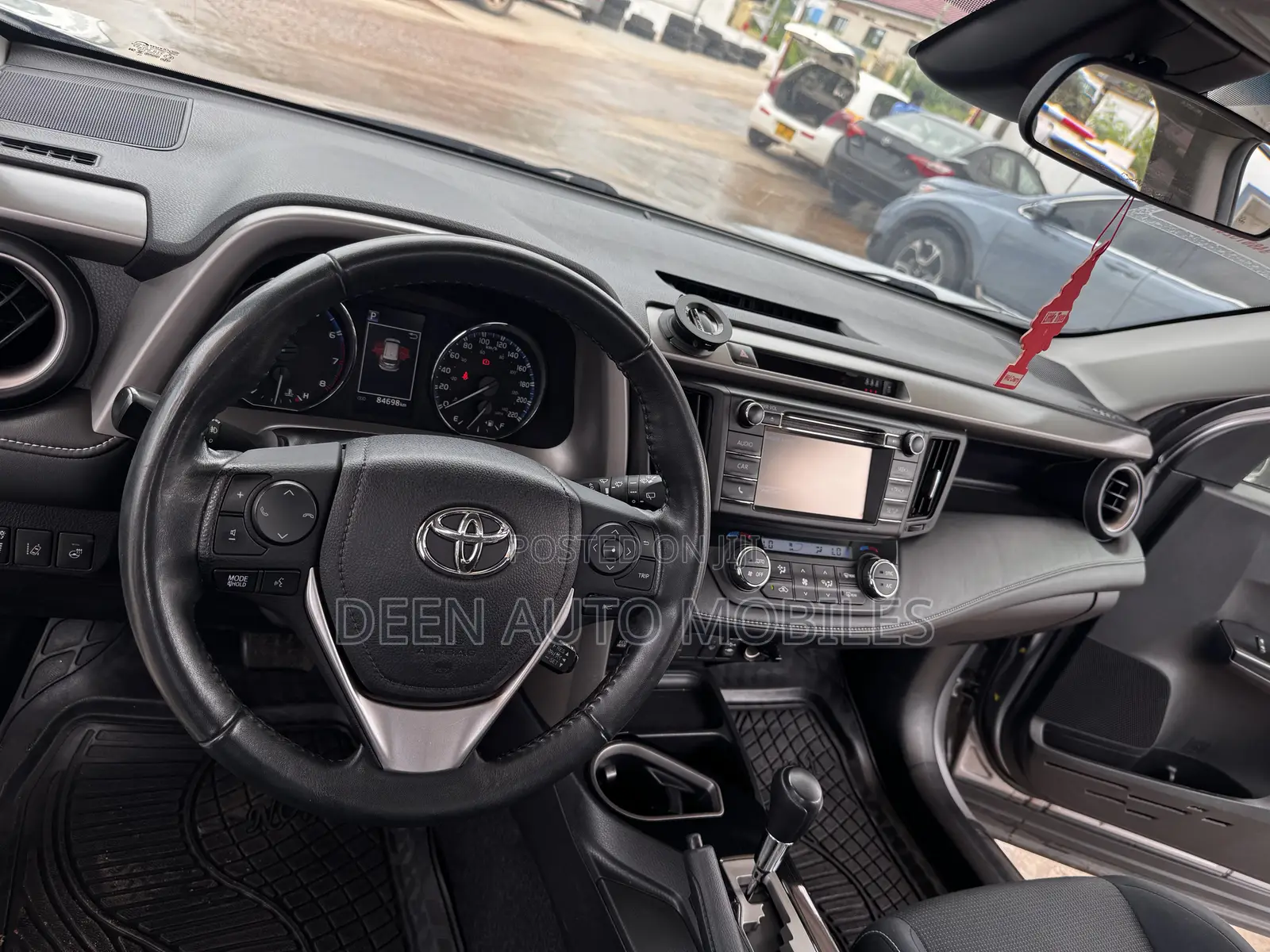Toyota RAV4 XLE 4dr SUV AWD (2.5L 4cyl 6A) 2018 Silver