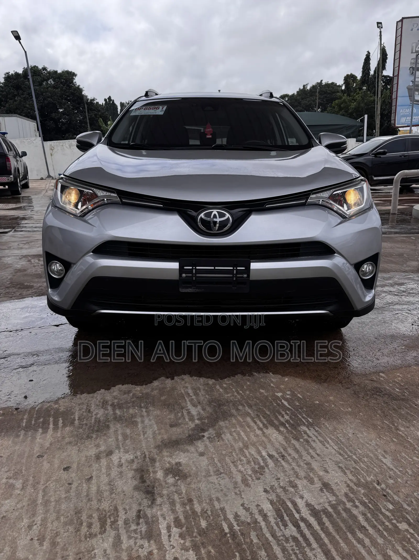 Toyota RAV4 XLE 4dr SUV AWD (2.5L 4cyl 6A) 2018 Silver