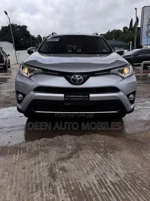 Toyota RAV4 XLE 4dr SUV AWD (2.5L 4cyl 6A) 2018 Silver