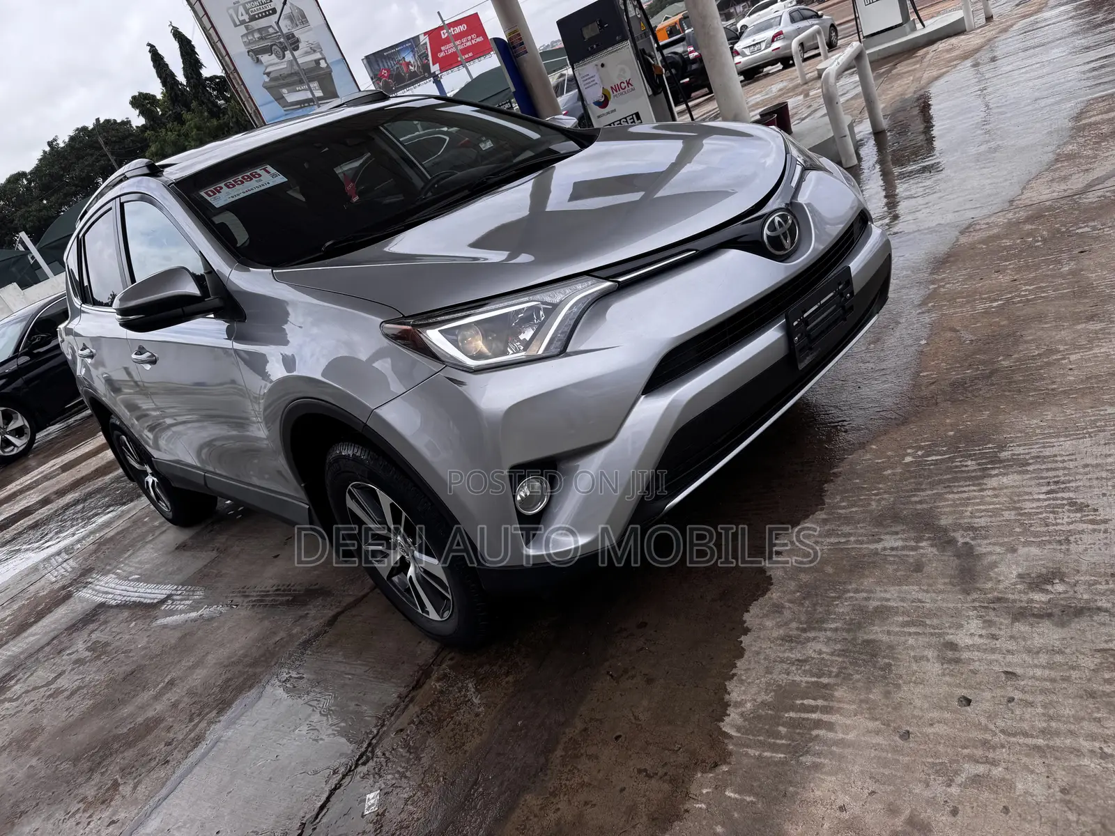 Toyota RAV4 XLE 4dr SUV AWD (2.5L 4cyl 6A) 2018 Silver