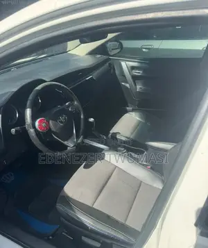 Toyota Corolla SE (1.8L 4cyl 6M) 2018 White