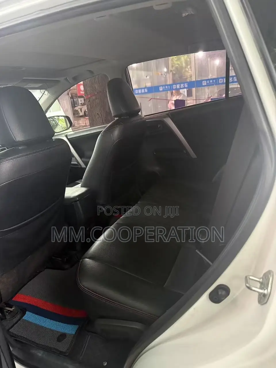 Toyota RAV4 XLE 4dr SUV AWD (2.5L 4cyl 6A) 2018 White